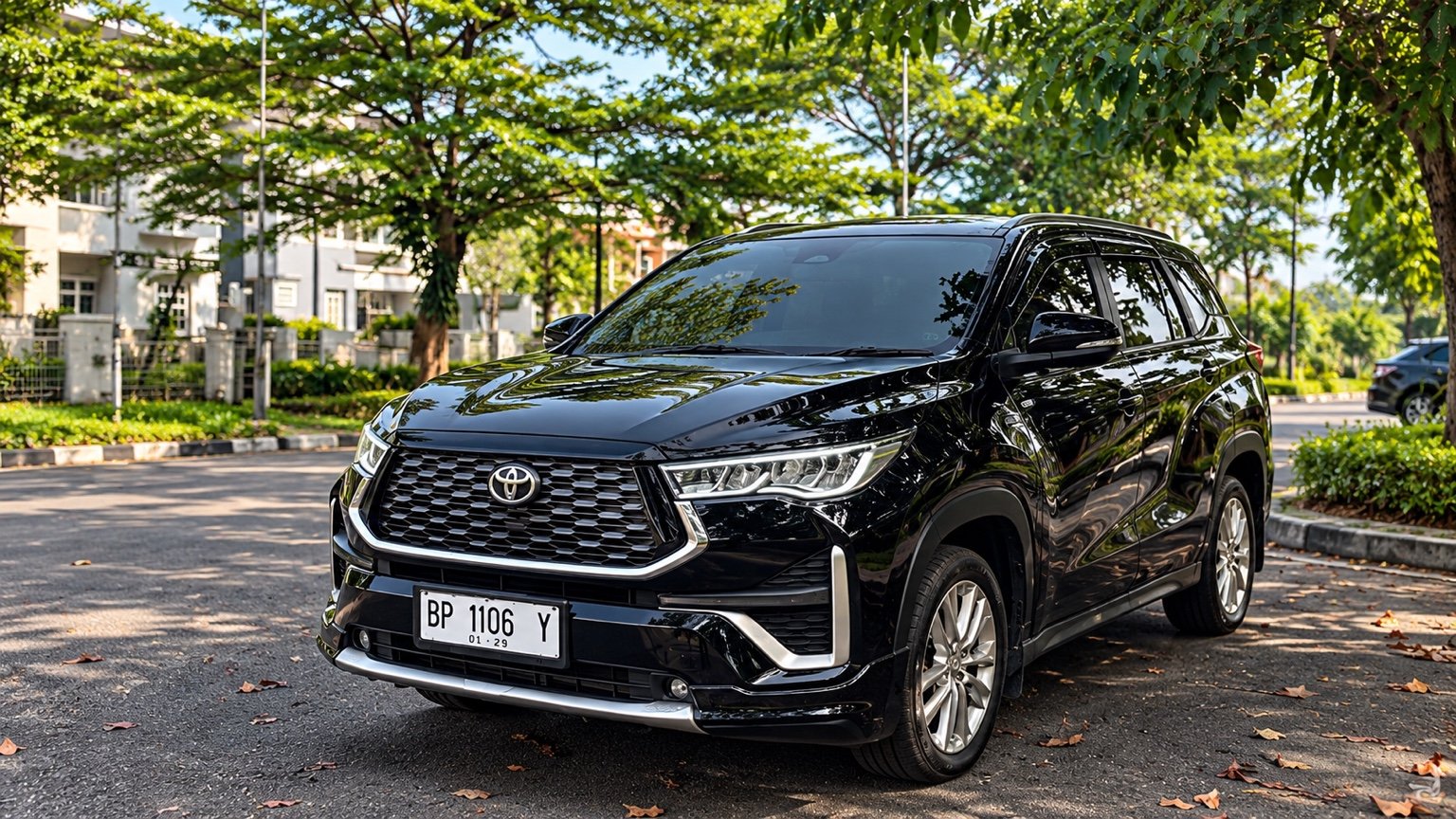 Toyota Innova Zenix Q hitam pada siang hari, pelat BP 1106 Y